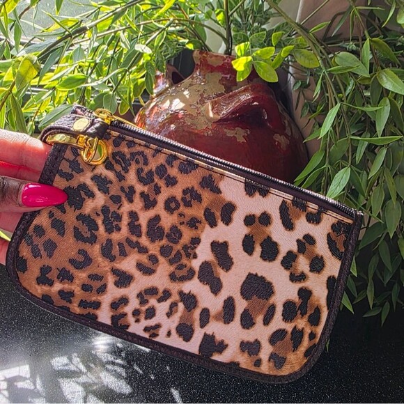 Marc By Marc Jacobs Cheetah Leporad Animal Print Small Zip Top Wristlet 8x5 - Picture 1 of 11